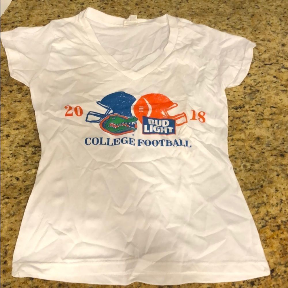 NWOT Gators Football 2018 VNeck Women’s T Shirt